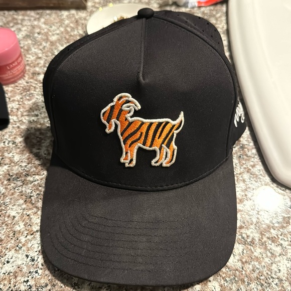 Waggle GOAT Hat - Picture 1 of 3